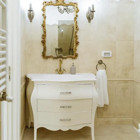 Victorian Era Glamorous - Center *