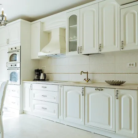 Victorian Era Glamorous - Center