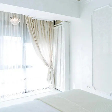 Victorian Era Glamorous - Center *
