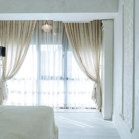 Apartment Victorian Era Glamorous - Center *