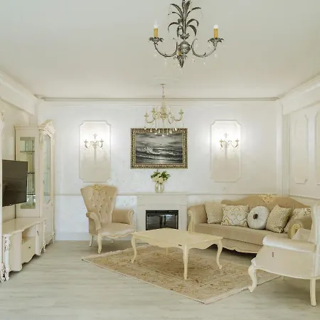 Apartment Victorian Era Glamorous - Center *