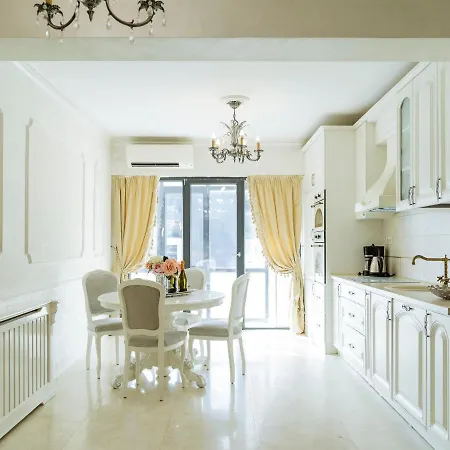 Apartment Victorian Era Glamorous - Center *