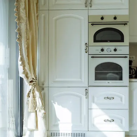 Victorian Era Glamorous - Center Apartment