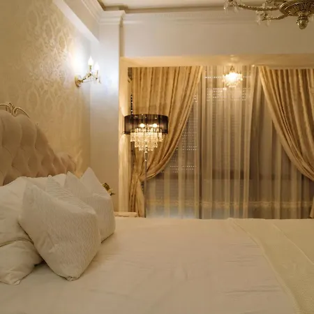 Apartment Victorian Era Glamorous - Center *