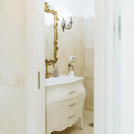 Apartment Victorian Era Glamorous - Center *