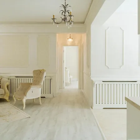 Victorian Era Glamorous - Center