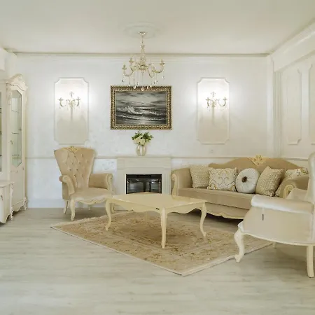 Apartment Victorian Era Glamorous - Center