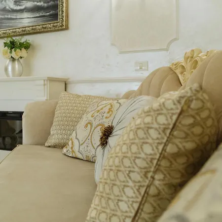 Victorian Era Glamorous - Center