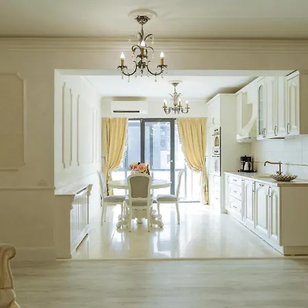 Victorian Era Glamorous - Center *