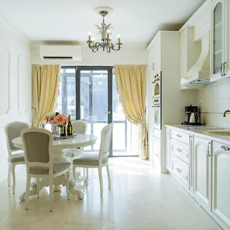 Apartment Victorian Era Glamorous - Center