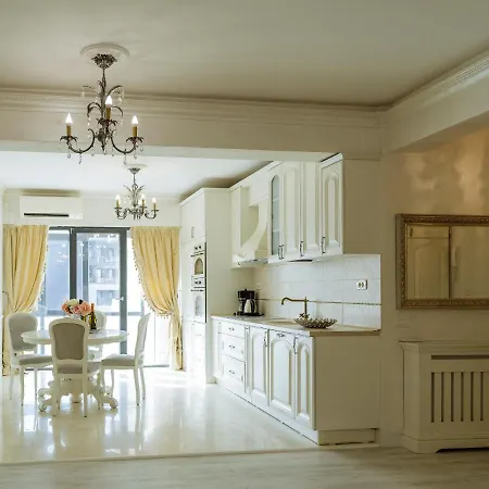 Victorian Era Glamorous - Center Apartment